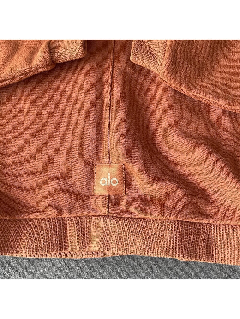 ALO YOGA Cropped Fresh Coverup M Pullover Sweatshirt Brown Dolman Crew MINT - Picture 6 of 13